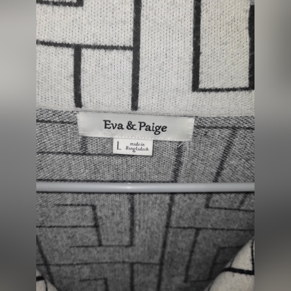 Eva & Paige Black and White Patterned Cardigan Size # L - Picture 9 of 9
